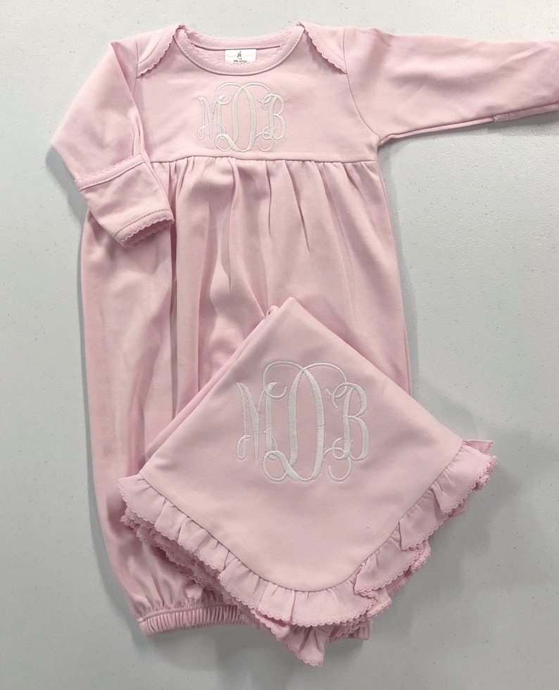 Baby girl coming home outfit, Monogrammed gown, Personalized Baby gift, Monogrammed sleeper, pima cotton, newborn pictures, shower gift Gown and Blanket