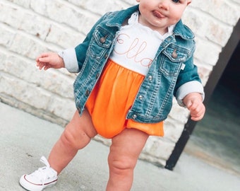 Mono para niña, burbuja monogramada, traje de sol personalizado, ropa para niña, regalo de primer cumpleaños, atuendo de cumpleaños, naranja y blanco, creaciones sk