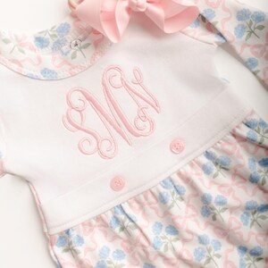 女の子の退院着、グランドミレニアルモノグラム入り退院着、SKクリエーションズ、ビブフロント服、フローラルLP 画像 8