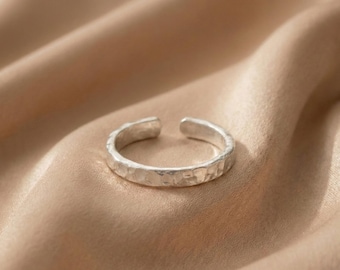 Bague manchette en argent sterling martelé • Anneau minimaliste réglable