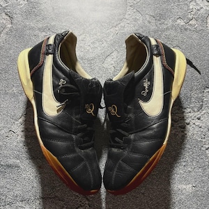 ronaldinho futsal shoes