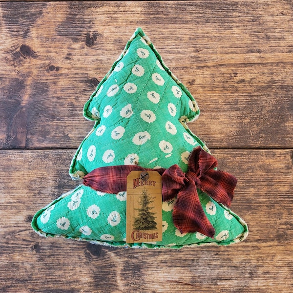 Vintage Quilted Christmas Tree Pillow: Repurposed Holiday Decor