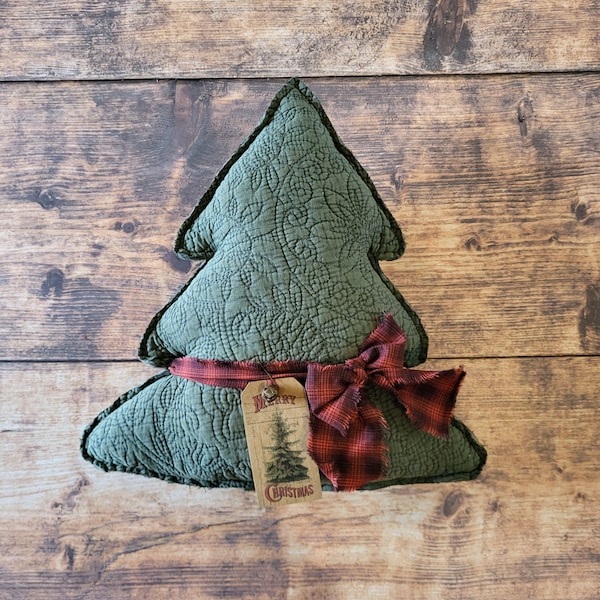 Quilted Christmas Tree Pillow: Repurposed Holiday Decor