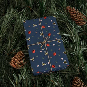Wildlife Bee Ladybug Floral Wrapping Paper Roll, Gift Wrap for Birthdays, Holidays, Special Occasions, Crafts, Ladybird Bumblebee Insect Bug