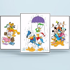 Peut inclure: Trois impressions encadr&eacute;es de personnages Disney. L'une pr&eacute;sente Pluto, Daisy Duck et un caneton avec des fournitures scolaires. Une autre montre Donald Duck et ses neveux sous un parapluie. La troisi&egrave;me comprend Mickey, Minnie, Dingo et Pluto.