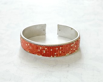 Pulsera de cuentas de semillas en tonos melocotón y naranja degradado, brazalete ajustable bañado en plata