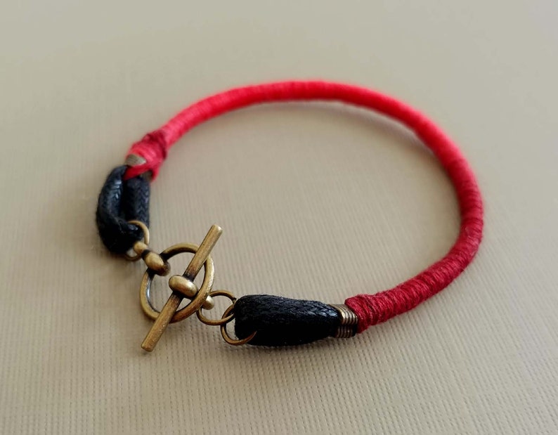 Friendship Bracelet Red Ombre on Black Cotton Cord Red Friendship Bracelet Friendship Bracelet with Clasp