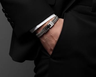 Stainless Steel Men's Inter-Locking Bracelet | 2 Names Engraved Couple Bracelet | Perfect Gift For Him | Couple's Bracelet | Dainty Bracelet