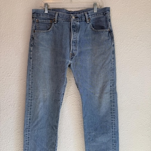 Vintage Button Fly LEVI 501 Jeans \\ Size 36x29 // Medium Wash
