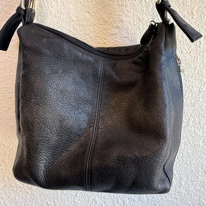 Vintage 90s GENUINE LEATHER Handbag \\ Black Leather // Shoulder bag, purse