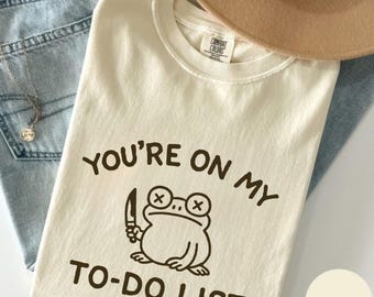 「You’re On My To-Do List」カエルTシャツ、面白いグラフィックTシャツ、ブラックユーモアの動物Tシャツ、Comfort Colors®の皮肉な友人へのギフト