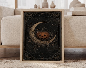 Puede incluir: Una pieza de arte mural rectangular enmarcada con un fondo de cielo nocturno estrellado y oscuro. La ilustración central muestra una calabaza naranja tallada descansando en la curva de una gran luna creciente texturizada adornada con enredaderas.