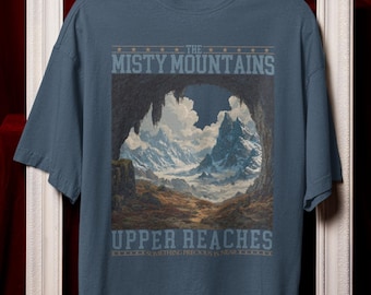 Koszulka Misty Mountains | Vintage Travel Comfort Colors, prezent dla miłośnika książek, koszulka z parodią filmu, prezent inspirowany koszulką Upper Reaches Middle-Earth