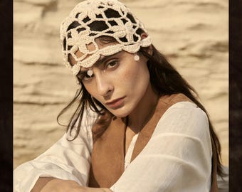 Cappello all'uncinetto con perle, berretto leggero a maglia traforata, copricapo boho da spiaggia, accessorio per capelli estivo per festival, regalo elegante per donna
