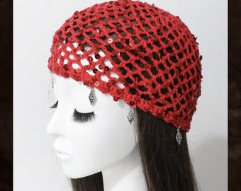Cappello all'uncinetto con paillettes rosse, berretto con teschio decorato con perline, cappello boho da festival da donna, berretto lavorato a maglia scintillante, copricapo di tendenza, regalo per lei
