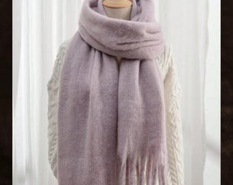 Sciarpa in lana lavorata a maglia color malva, caldo scialle con nappe, morbida e accogliente sciarpa invernale, elegante stile tinta unita, accessorio per il freddo, regalo per lei