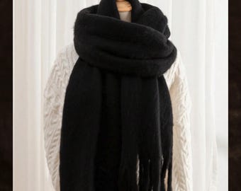 Sciarpa invernale nera tinta unita, caldo scialle lavorato a maglia, morbida e accogliente stola per il freddo, stile classico minimalista per le donne, regalo per lei