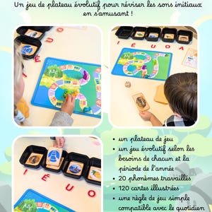 Peut inclure: Jeu de société éducatif avec le texte "La forêt des sons" et "Un jeu de plateau évolutif pour réviser les sons initiaux en s'amusant!". Le jeu comprend un plateau, des cartes et des conteneurs avec des lettres. Des enfants jouent au jeu.