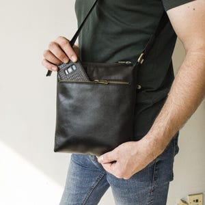 Men’s Leather Crossbody Bag – Black Shoulder Messenger for Work, Travel, Gift for Him