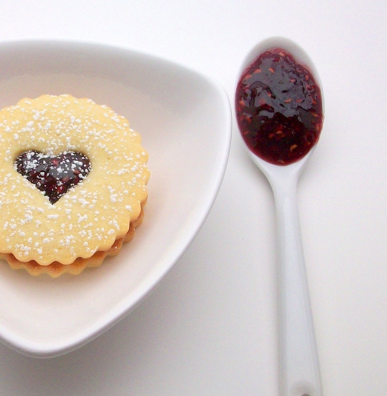 Galletas Linzer de frambuesa gourmet 12 unidades Revista Babiekin. imagen 1