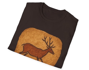Camiseta con motivos de ciervos de la Edad de Piedra, pinturas rupestres y arte rupestre. Prehistoria, gráficos de un amante de la naturaleza. Camiseta para silvicultores y naturalistas.