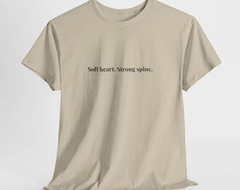 Camiseta minimalista para mujer | Camiseta con frase suave pero fuerte | Camiseta de sanación emocional | Regalo para ella. Camiseta unisex de algodón grueso. Salud mental.