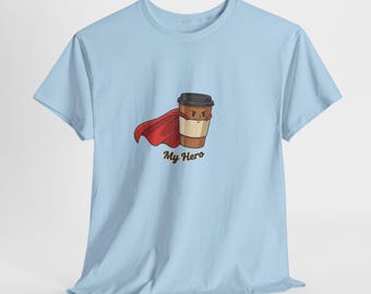 Camiseta con taza de café y capa. El café como superhéroe. Camiseta de superhéroe con taza de café | Diseño de café de My Hero.