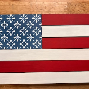 Flag Shelf Sitter