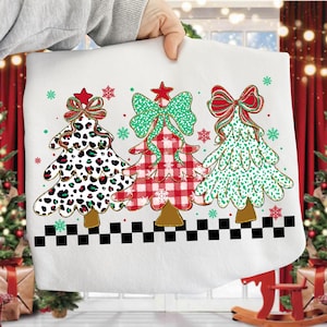 カラフルなコケットクリスマスツリーPng、プレッピークリスマスPng、ホリージョリーPng、ピンクのクリスマスPng、メリークリスマスPng、メリーで明るいPng