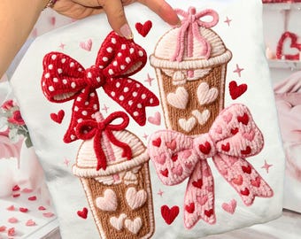 Hilo de gancho de pestillo Coquette Valentine Valentine Café helado PNG Tazas de café con lazo rosa lindo, Bebida de corazón hilo sintético png, Café romántico rosa Png