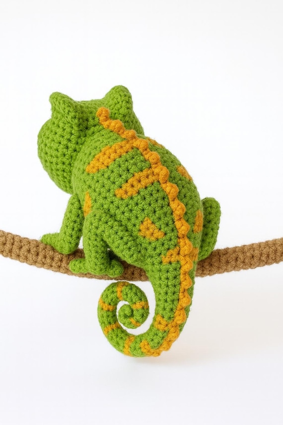 かぎ針編みのカメレオンの編み図、初心者向け編みぐるみトカゲの作り方