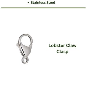 K&ouml;nnte beinhalten: Ein Edelstahl-Hummerkrallenverschluss, eine Art Schmuckverschluss. Das Bild enth&auml;lt den Text "Closure Options" und "Stainless Steel". Der Verschluss ist silberfarben und hat ein gebogenes Design mit einem federbelasteten Mechanismus.