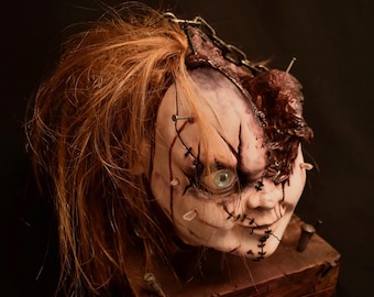 Kult laleczki Chucky, głowa naturalnej wielkości