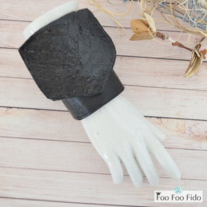 Cartera de cuero negra para la muñeca, con bolsillo oculto, para guardar tarjetas de crédito, unisex, ideal para pasear al perro, viajar y festivales. Hecha a medida.