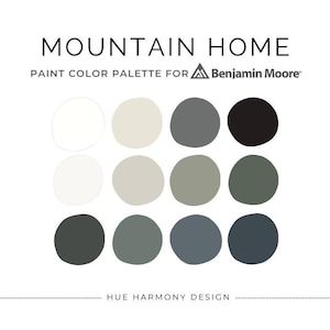 Peut inclure: Une palette de couleurs de peinture intitulée "Mountain Home" pour Benjamin Moore. La palette présente douze échantillons de couleurs circulaires dans des tons de blanc, de gris et de vert. Le texte "Hue Harmony Design" est en bas.