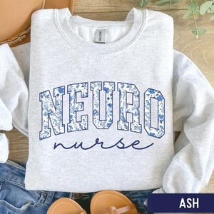 Sudadera de enfermera neurológica, sudadera floral de cuello redondo para enfermera neurológica, suéter de enfermera neurológica, suéter de trabajo para enfermera neurológica, regalo para enfermera neurológica, regalo para enfermera de UCI neurológica Ash