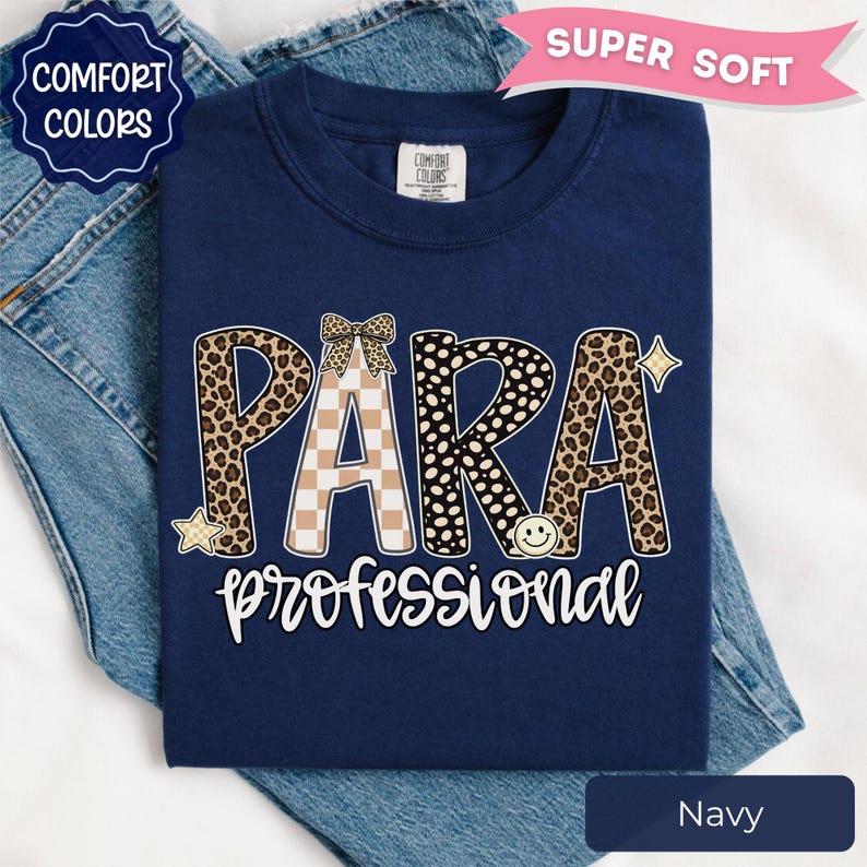 May include: A navy blue t-shirt featuring the text PARA in large letters with leopard print, checkered, and polka dot patterns, topped with a small bow. Below, the word professional is written in white script. Includes star and smiley face icons.