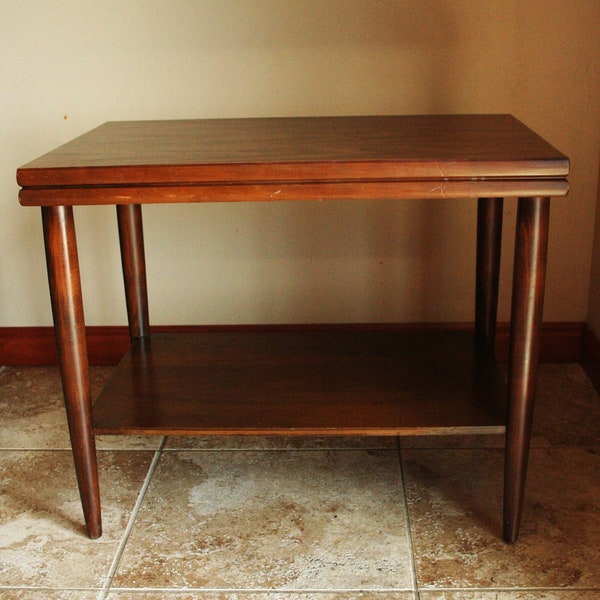 Beautiful Mid Century Modern End Table - Mersman - 34-2