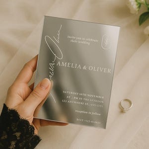 Invitación de boda acrílica con espejo plateado / Elegante tarjeta de boda personalizada para invitados con sobre negro y sello de cera