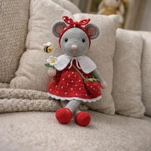 Berry Picker Mouse Crochet Pattern, Amigurumi Toy, Strawberry Dress, PDF Download