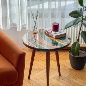 Tampo de mesa de madeira de resina: arte redonda em epóxi - decoração artesanal