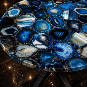 Decorative round crystal-inspired tabletop bringing bold color and exclusivity to luxury spaces.
Elegant natural stone centerpiece highlighting genuine agate textures and premium craftsmanship.