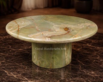 Mesa de centro redonda em ônix verde – Móvel de luxo com detalhes em pedra natural.