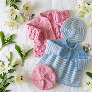 Könnte beinhalten: Ein Satz von drei Keramik-Nisttöpfen in Blau-, Grün- und Weißtönen. Die Schalen haben eine gesprenkelte Glasur und ein schlichtes, modernes Design. Die größte Schüssel hat einen Durchmesser von etwa 15 cm.