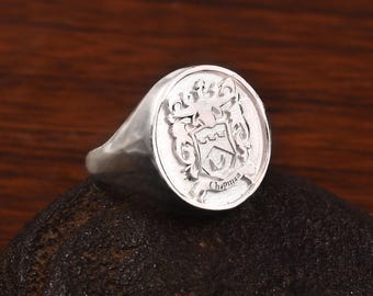 Niestandardowy srebrny pierścień sygnetowy z herbem rodziny Chapman, spersonalizowana biżuteria z herbem, spersonalizowany grawerowany pierścień z dziedzictwem, ręcznie robiony prezent dla mężczyzn