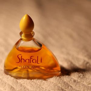 Eau De Parfum Yves Rocher Shafali 30ml - Senteur Fleurs Blanches, Ambre, Vanille - Neuf