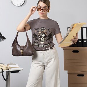 Camiseta de colores cómodos del Club de Malas Mamás: Camiseta gráfica de Halloween espeluznante