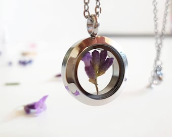 Collar con medallón de recuerdo redondo estilo shaker para cristales, flores y objetos pequeños. Colgante de cristal flotante. Idea de regalo de recuerdo personalizada.
