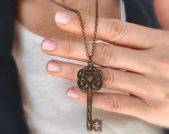 Antike Bronze Skelett Schlüssel Halskette, Viktorianischer Herz Anhänger an 20 "Kette, Dark Academia Fantasy Key Jewlery