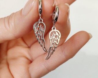 Aros con alas de ángel en oro o plata, delicadas joyas angelicales, románticas y caprichosas gotas, un regalo femenino para las fiestas.